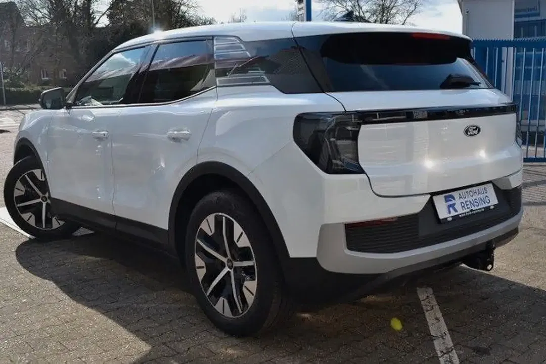 Ford Explorer - Thumbnail 5