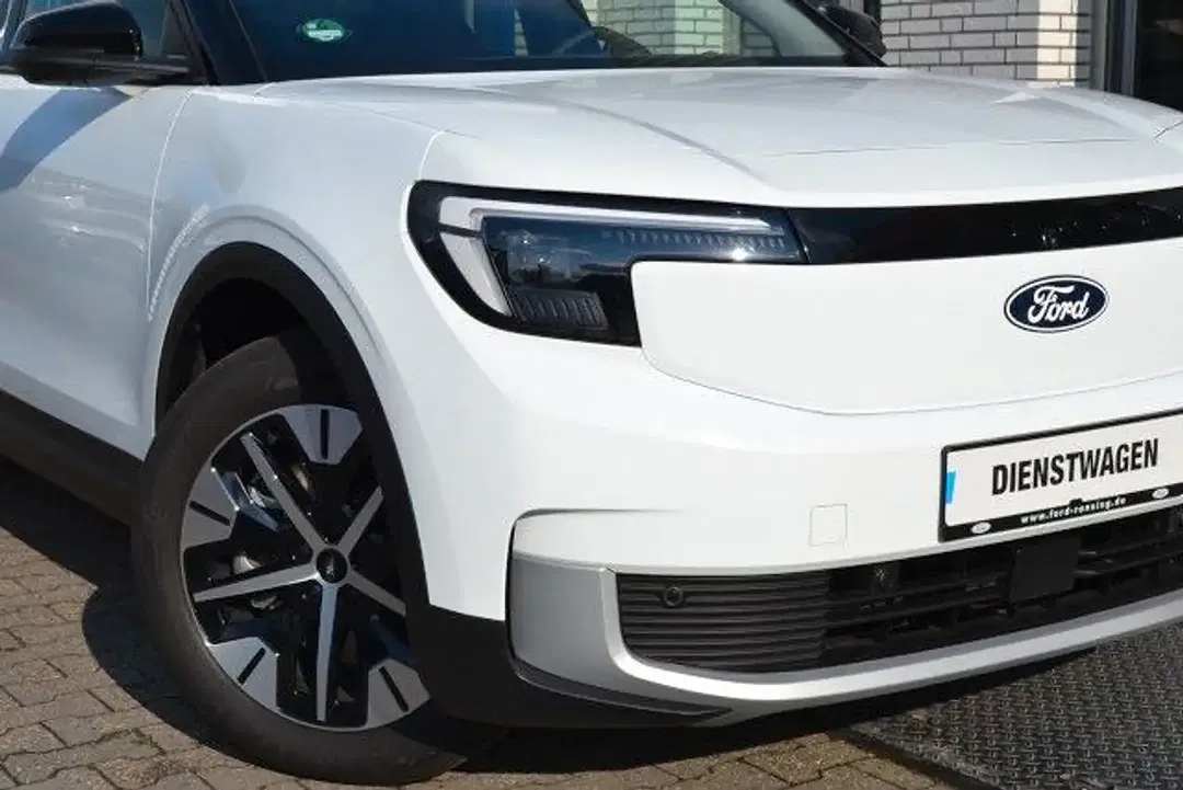 Ford Explorer - Thumbnail 6