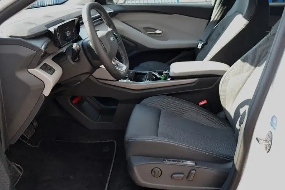 Ford Explorer - Thumbnail 8