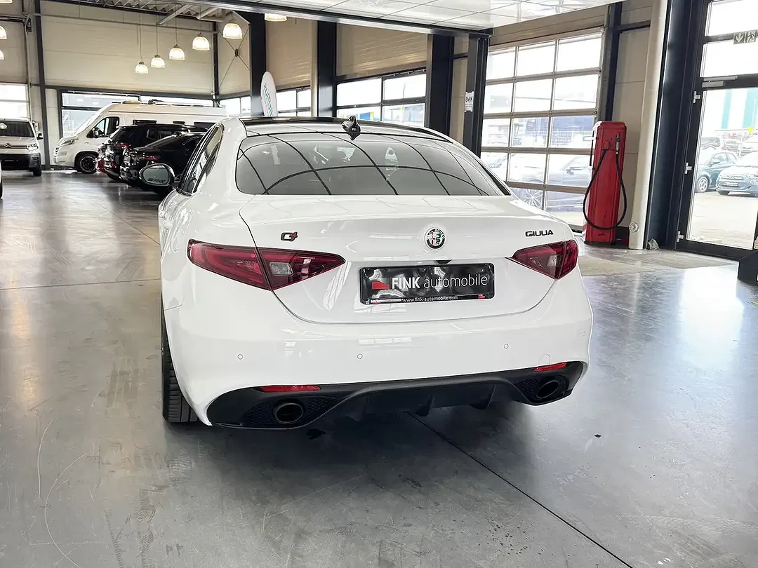 Alfa Romeo Giulia 2.0 Turbo Q4 Veloce - Thumbnail 5