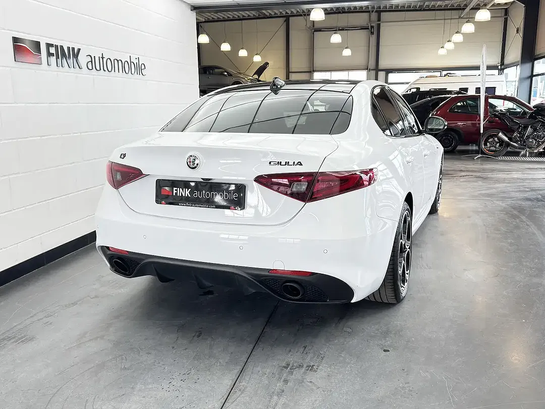 Alfa Romeo Giulia 2.0 Turbo Q4 Veloce - Thumbnail 8