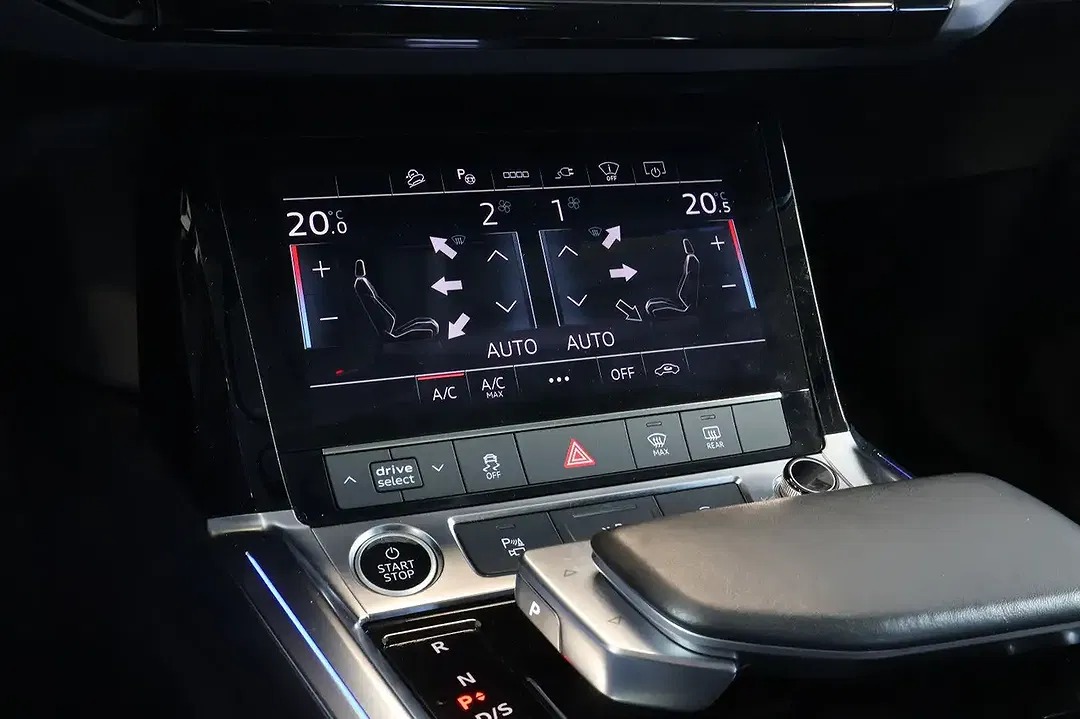 Audi Q8 55 e-tron quattro S line - Thumbnail 13