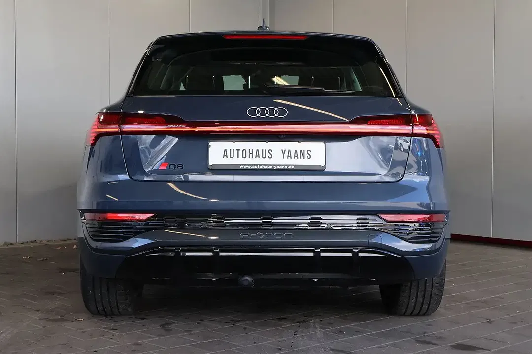 Audi Q8 55 e-tron quattro S line - Thumbnail 5