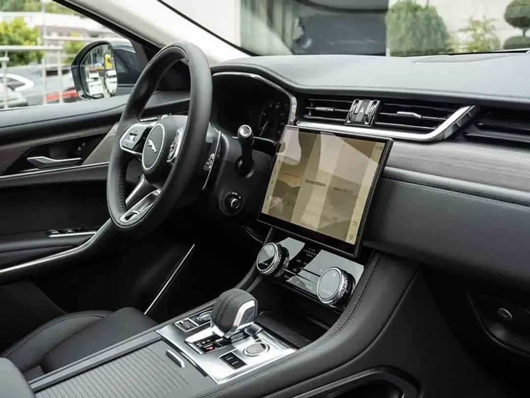 Jaguar F-Pace P250 4x4 SE - Thumbnail 11