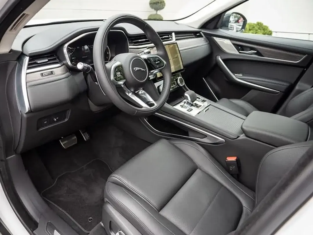 Jaguar F-Pace P250 4x4 SE - Thumbnail 6
