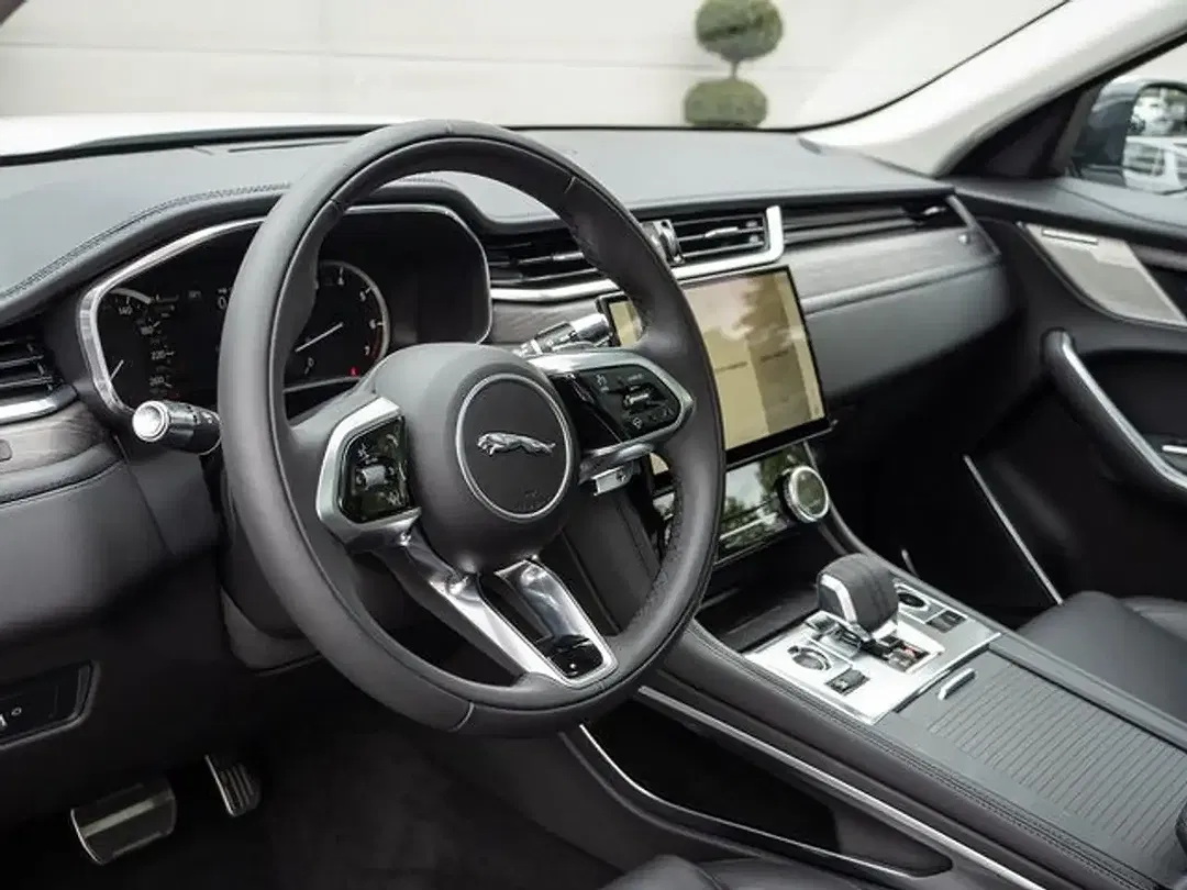 Jaguar F-Pace P250 4x4 SE - Thumbnail 7