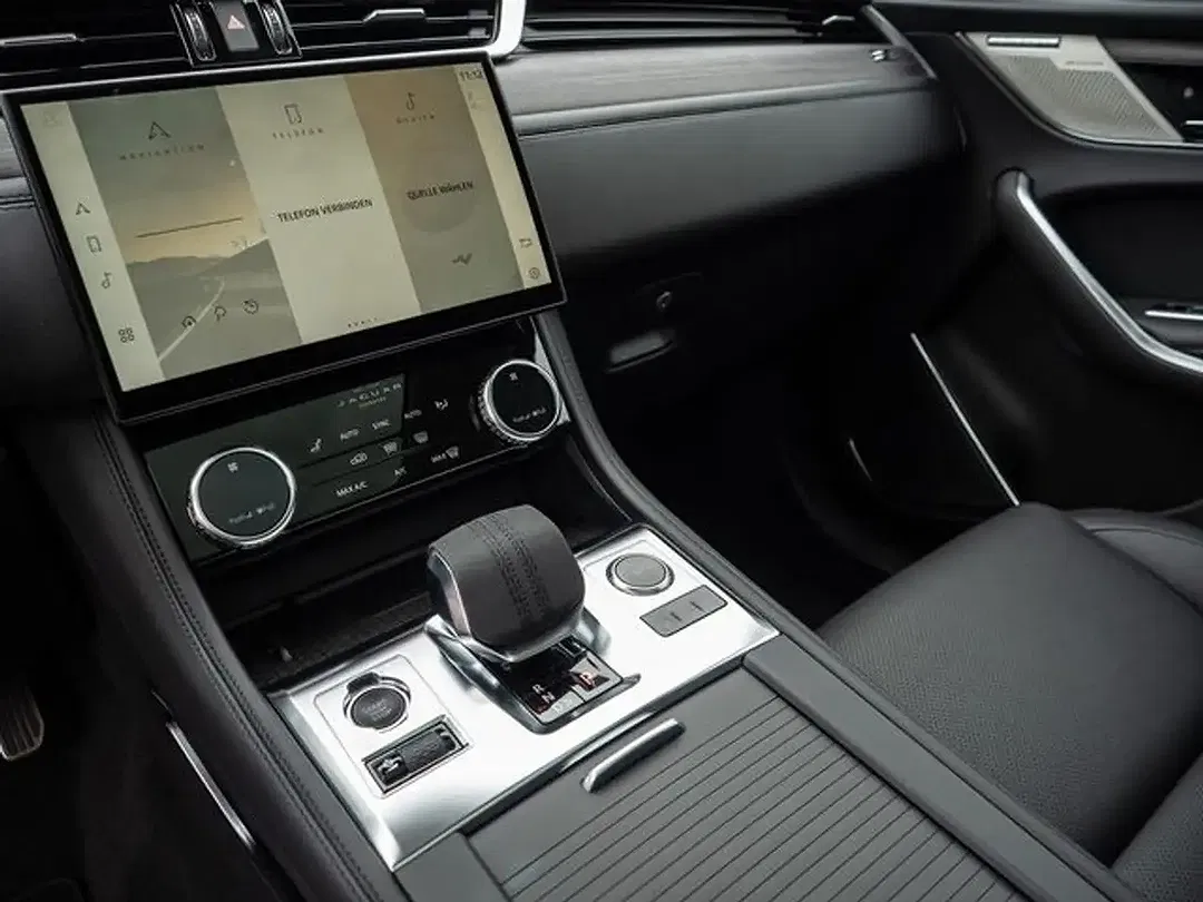 Jaguar F-Pace P250 4x4 SE - Thumbnail 9