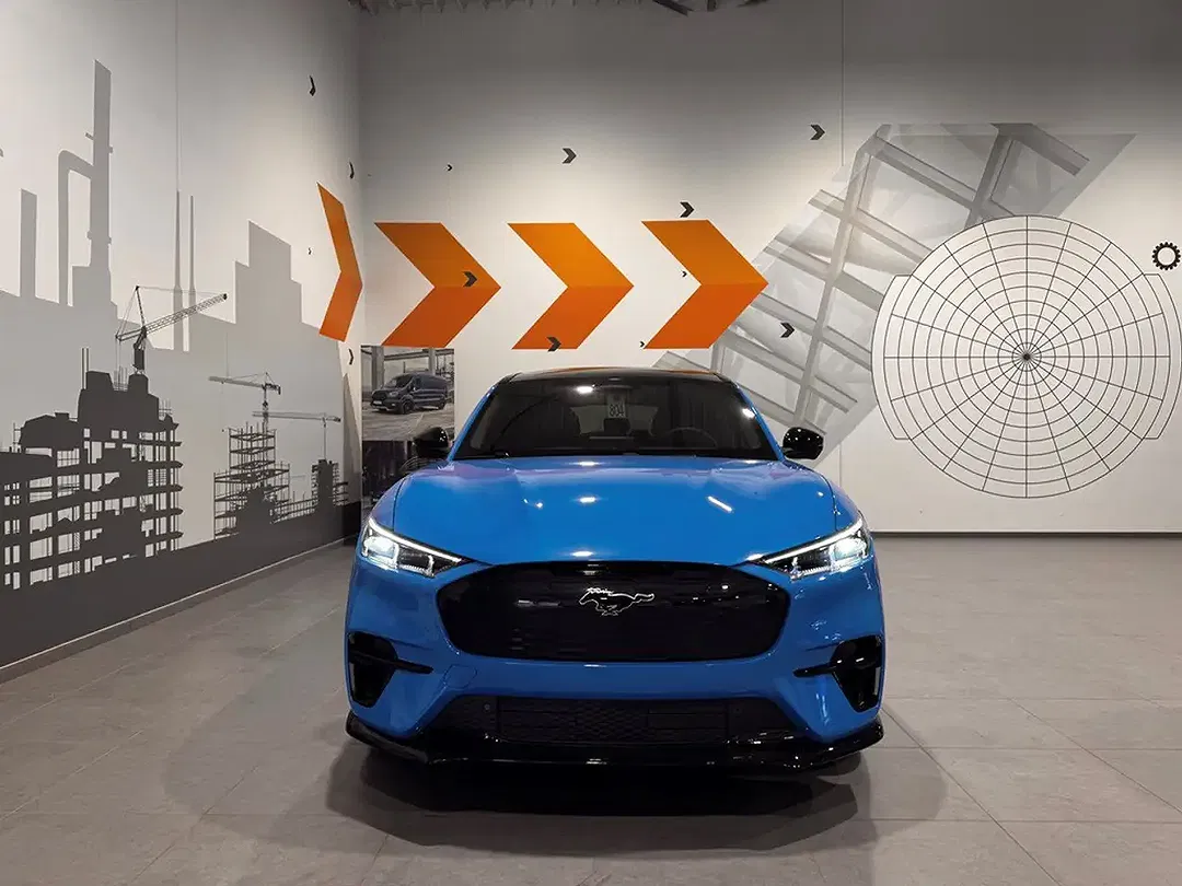 Ford Mustang Mach-E 4x4 GT - Thumbnail 10