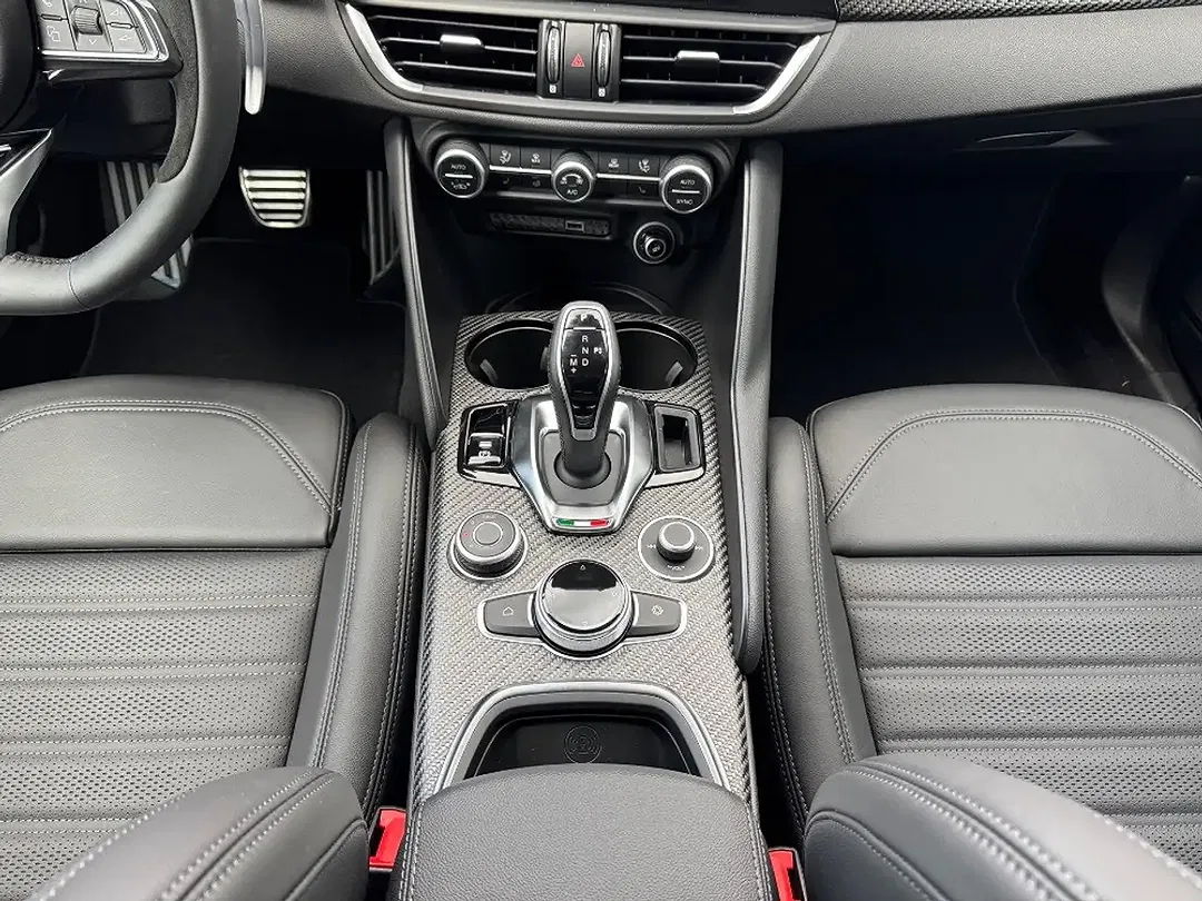 Alfa Romeo Giulia Quadrifoglio - Thumbnail 13
