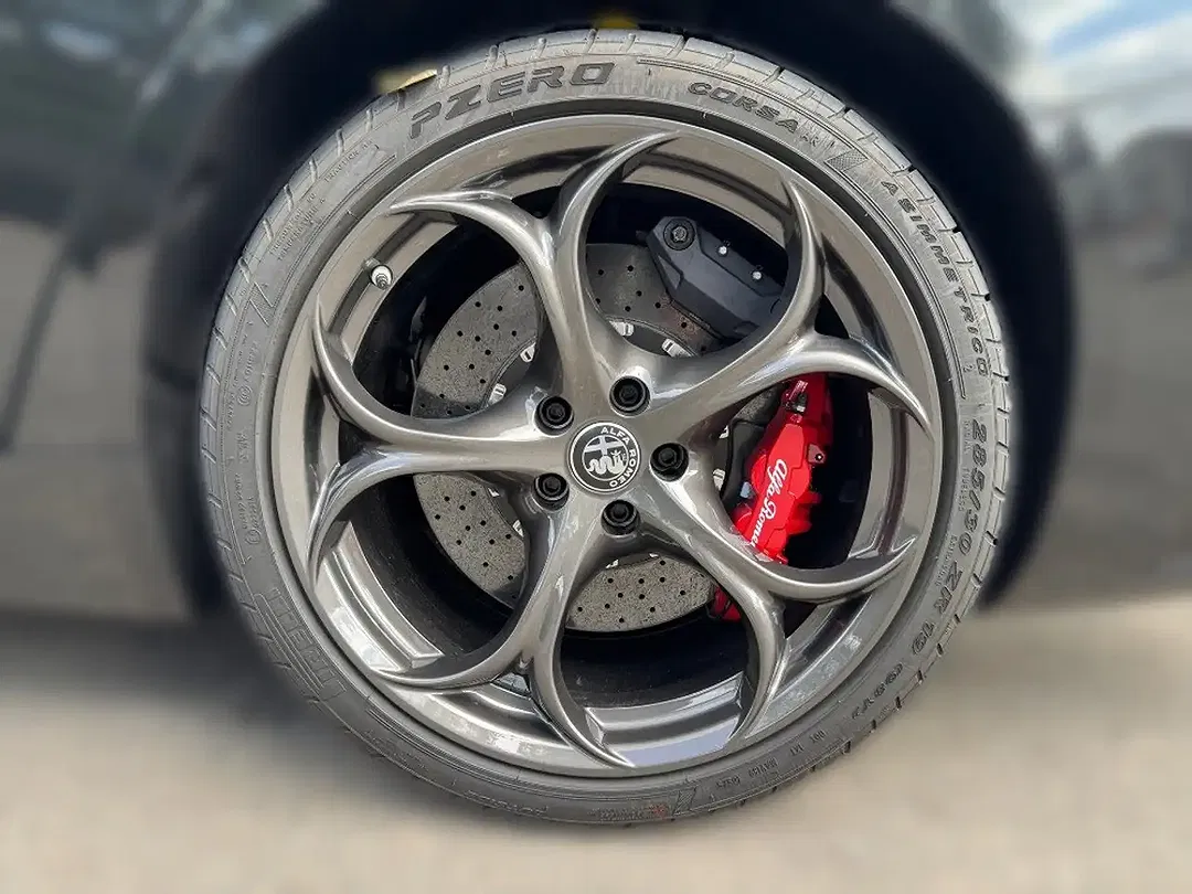 Alfa Romeo Giulia Quadrifoglio - Thumbnail 9