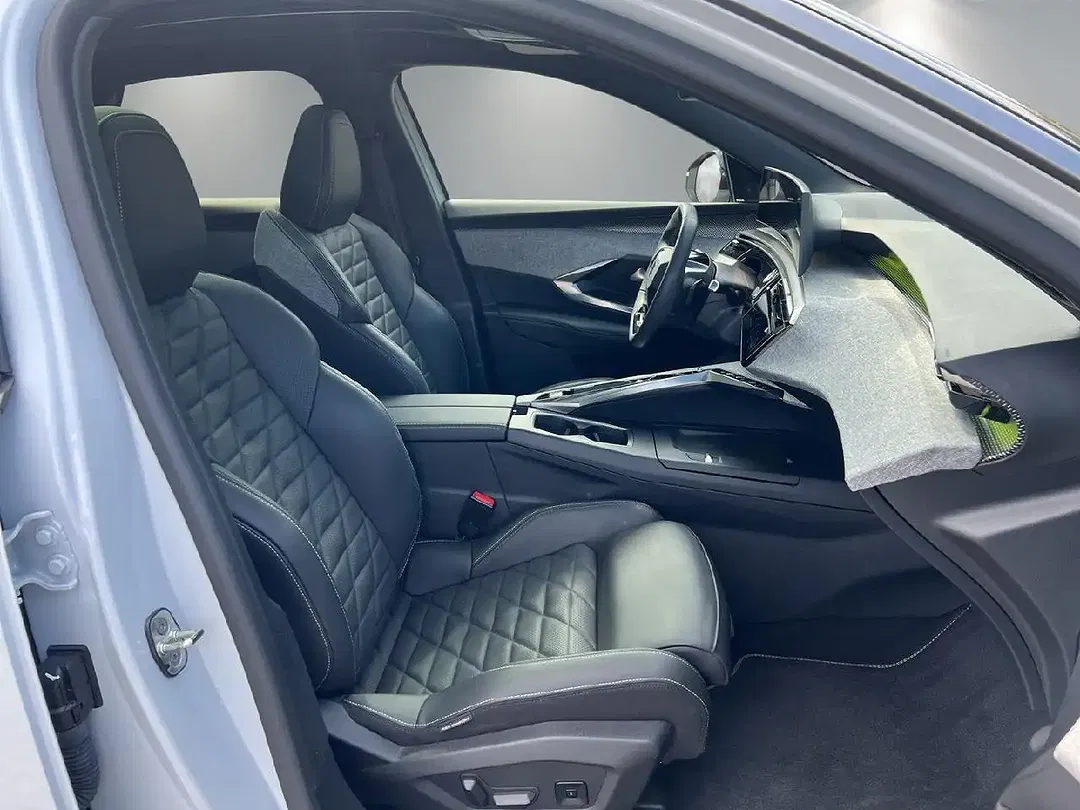 Peugeot 3008 210 EV GT - Thumbnail 8