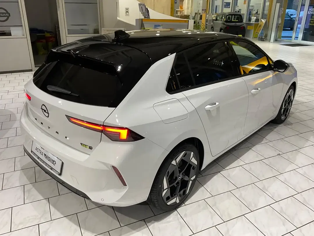Opel Astra PHEV Hybrid Matrix LED - Thumbnail 4