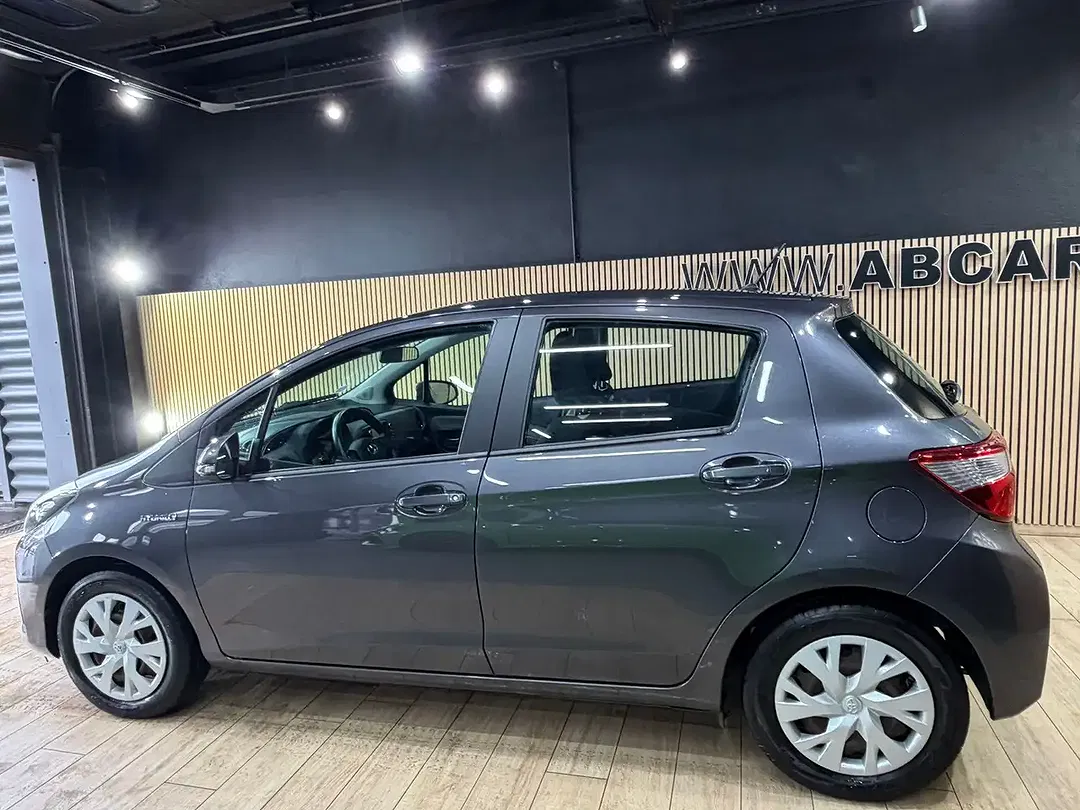 Toyota Yaris 1.5 Hybrid - foto 2