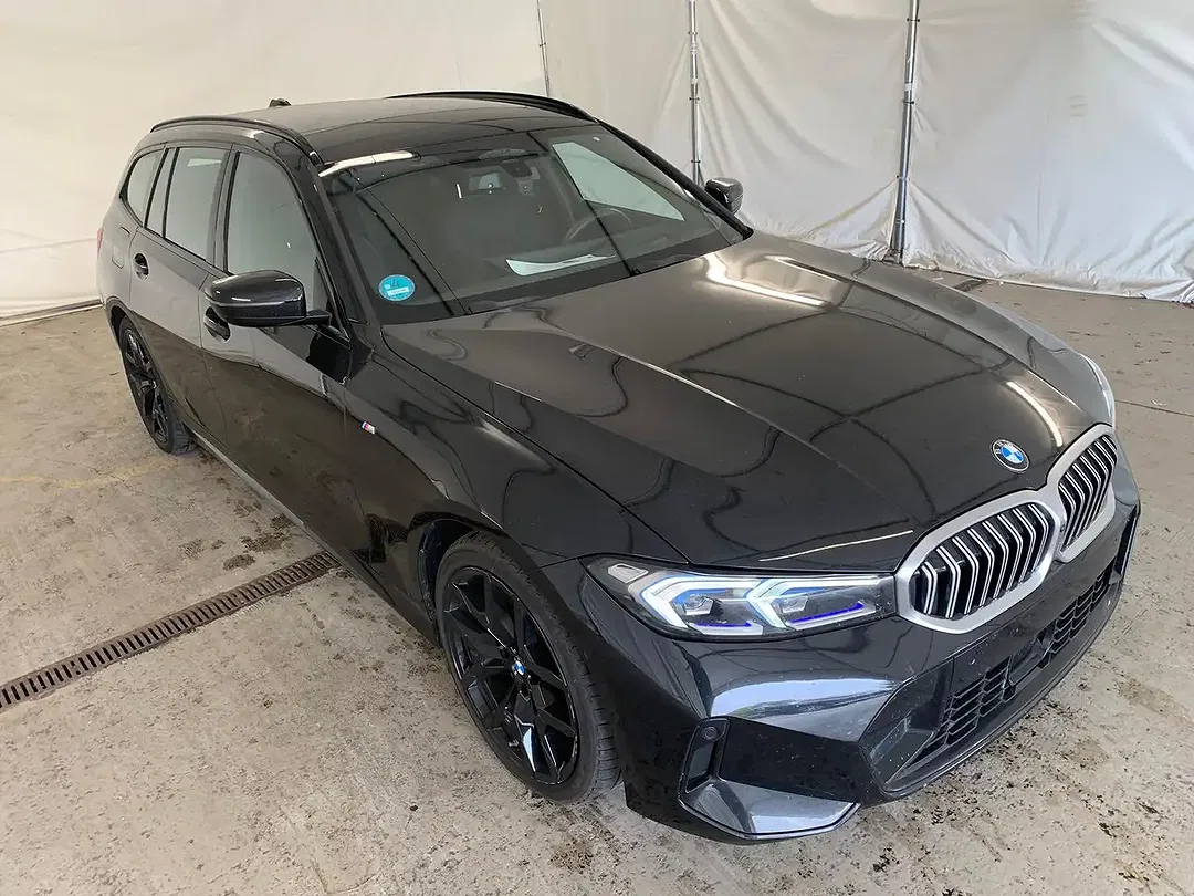 BMW 320 xDrive M Sport - Thumbnail 2