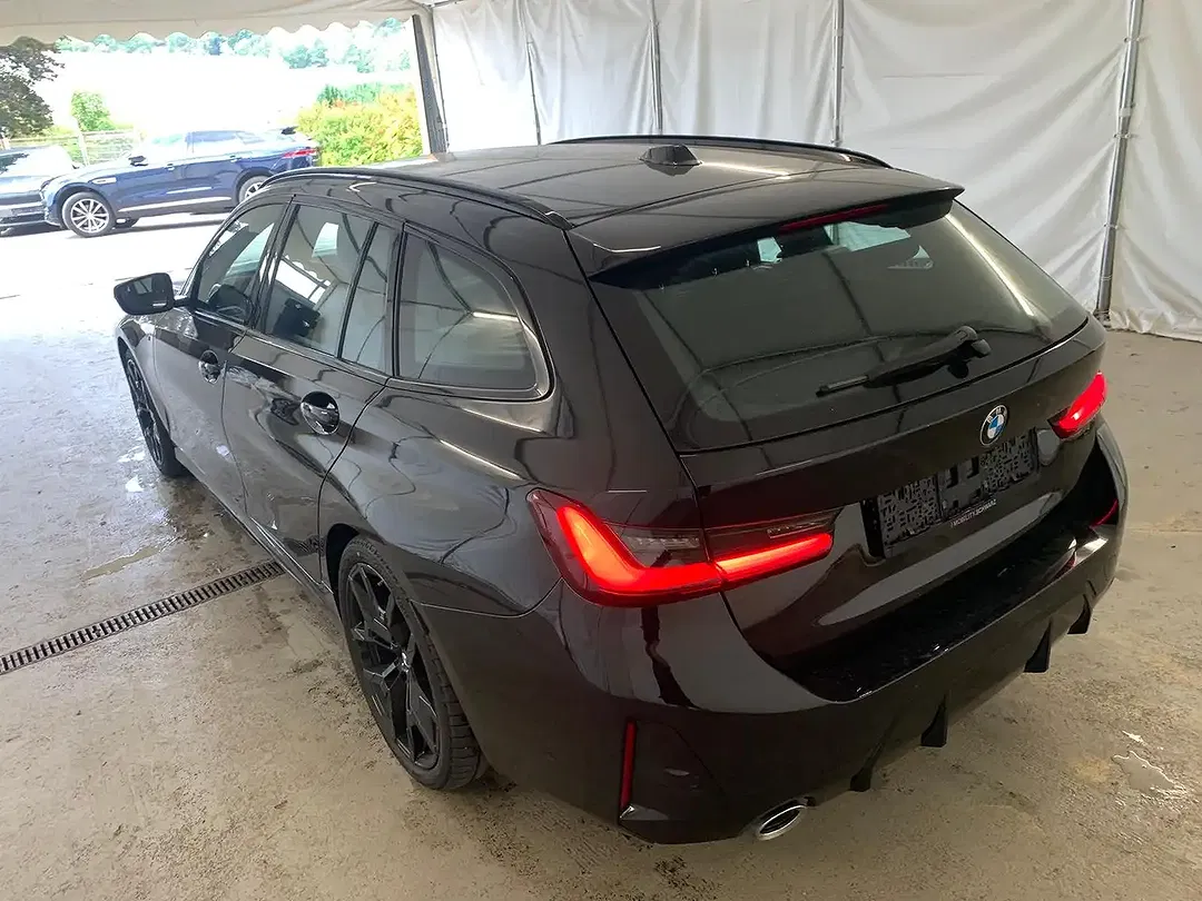 BMW 320 xDrive M Sport - Thumbnail 4