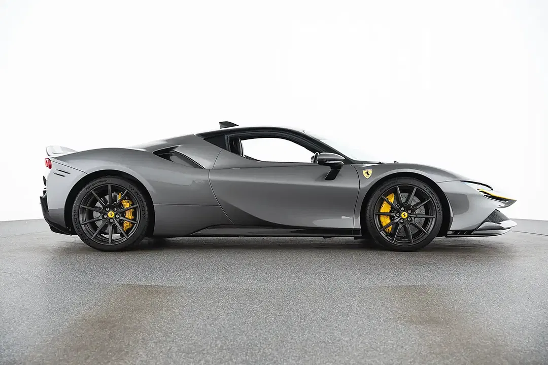 Ferrari SF90 Stradale PHEV - Thumbnail 4