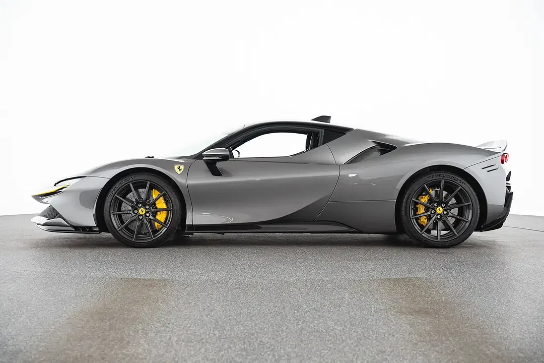 Ferrari SF90 Stradale PHEV - Thumbnail 8