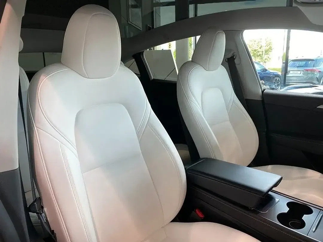 Tesla Model Y RWD - Thumbnail 10