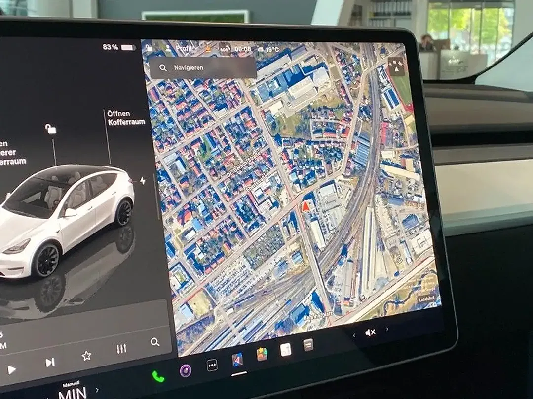 Tesla Model Y RWD - Thumbnail 11