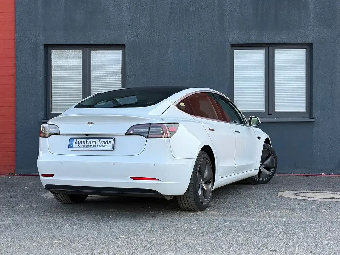 Tesla Model 3 RWD Standard Range Plus - Thumbnail 3