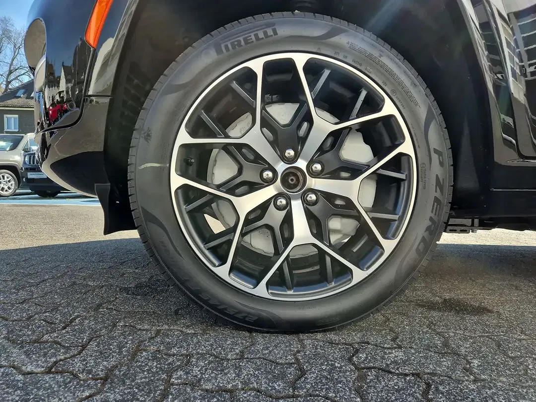 Jeep Grand Cherokee Summit - Thumbnail 10