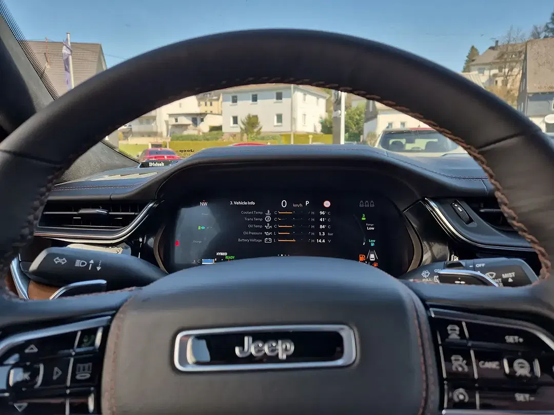 Jeep Grand Cherokee Summit - Thumbnail 11