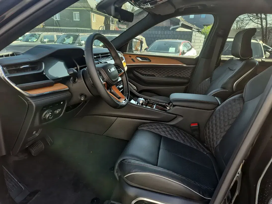 Jeep Grand Cherokee Summit - Thumbnail 5