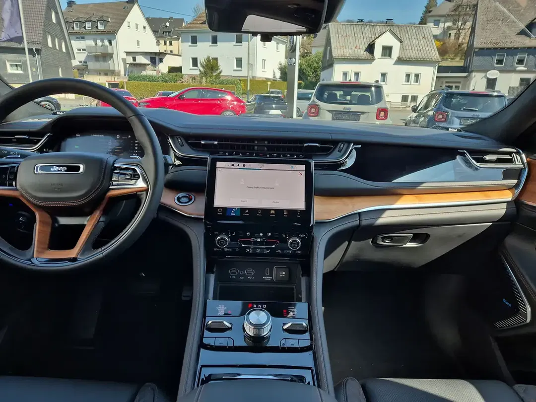 Jeep Grand Cherokee Summit - Thumbnail 9