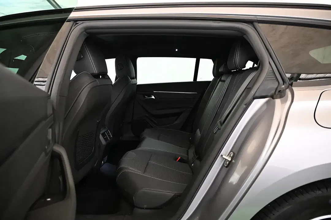 Peugeot 508 225 e-EAT8 PHEV Allure SW - Thumbnail 23