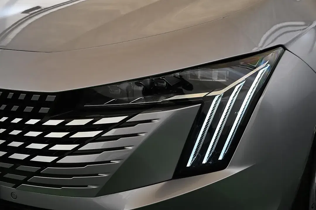 Peugeot 508 225 e-EAT8 PHEV Allure SW - Thumbnail 8