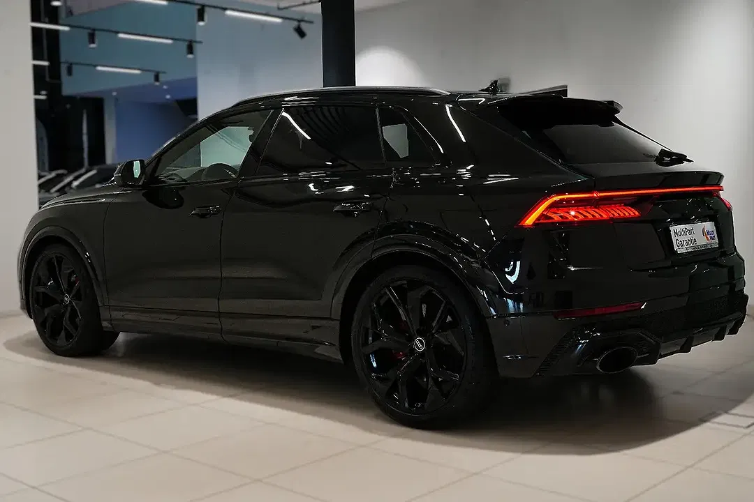 Audi RS Q8 - foto 15