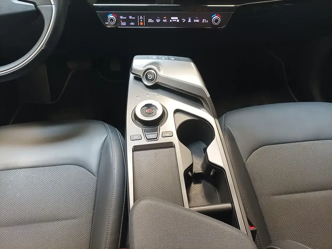 Kia EV6 - Thumbnail 12