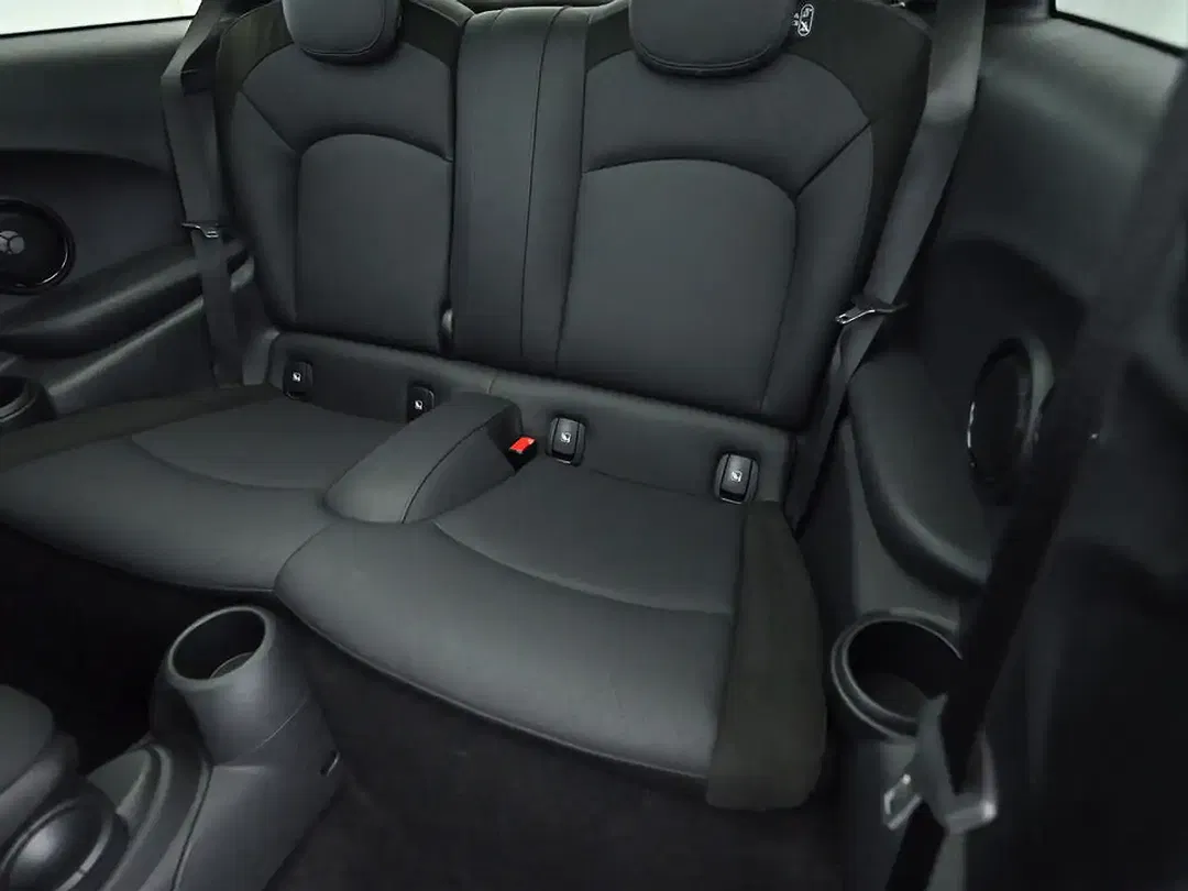 MINI Cooper SE - Thumbnail 21