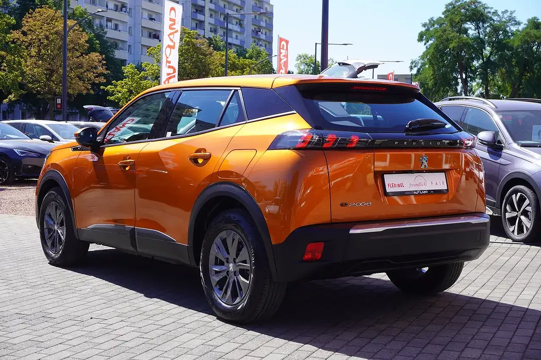 Peugeot 2008 AUT Active Pack - Thumbnail 3