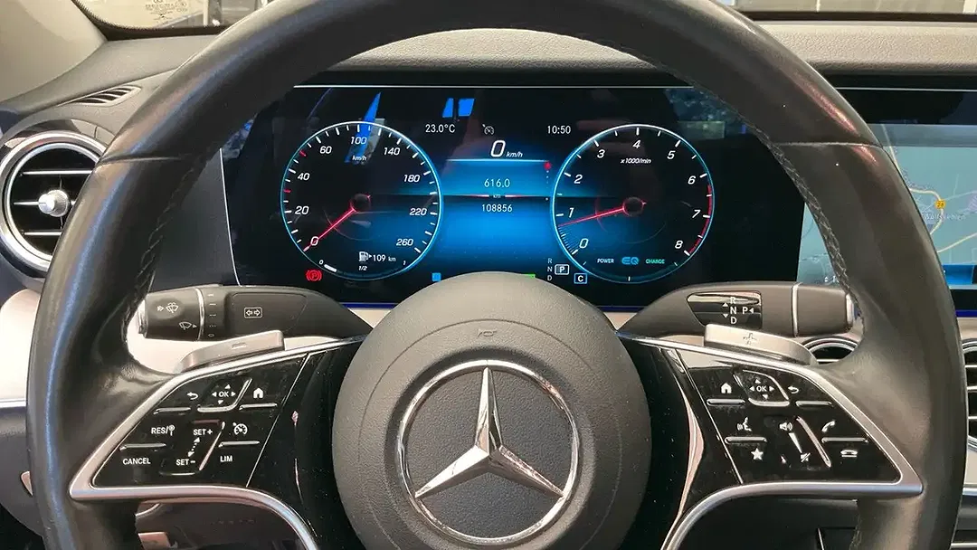 Mercedes-Benz E 300 - Thumbnail 11