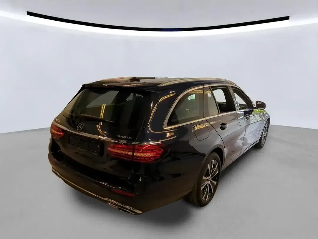 Mercedes-Benz E 300 4x4 - Thumbnail 3