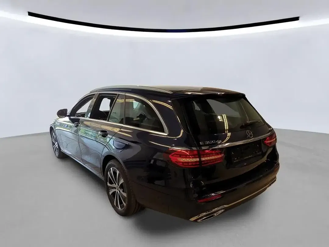 Mercedes-Benz E 300 4x4 - Thumbnail 4
