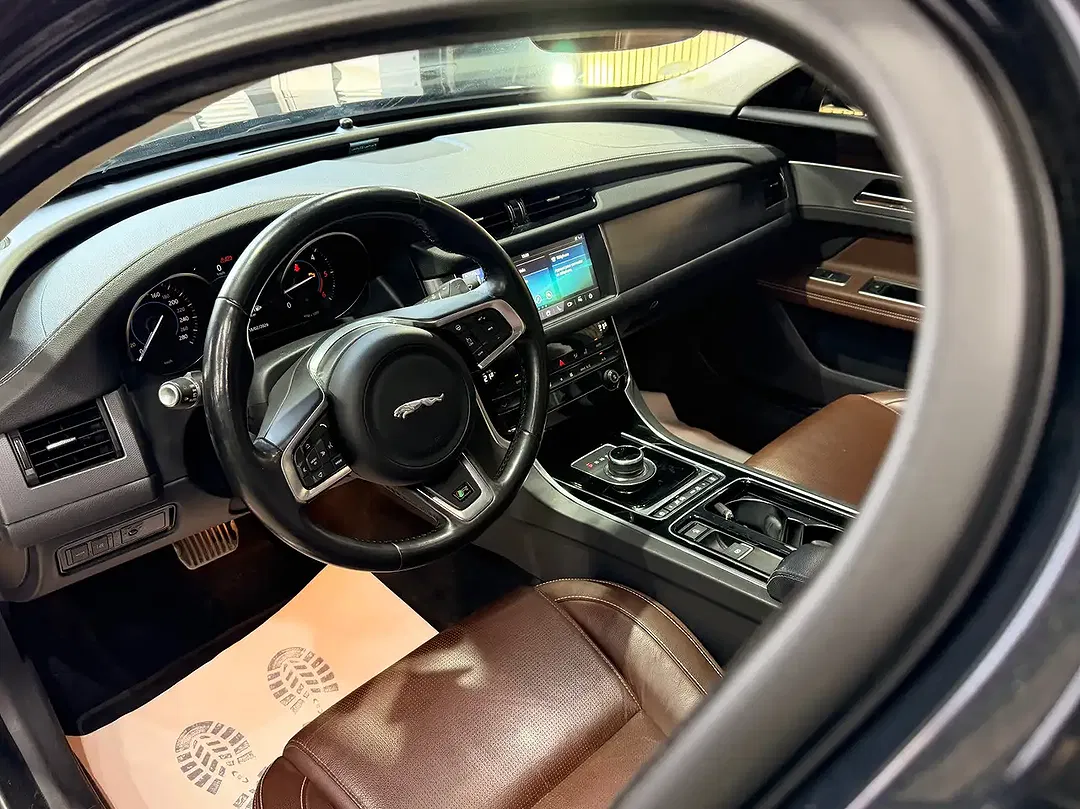 Jaguar XF 2.0 R-Sport - Thumbnail 13