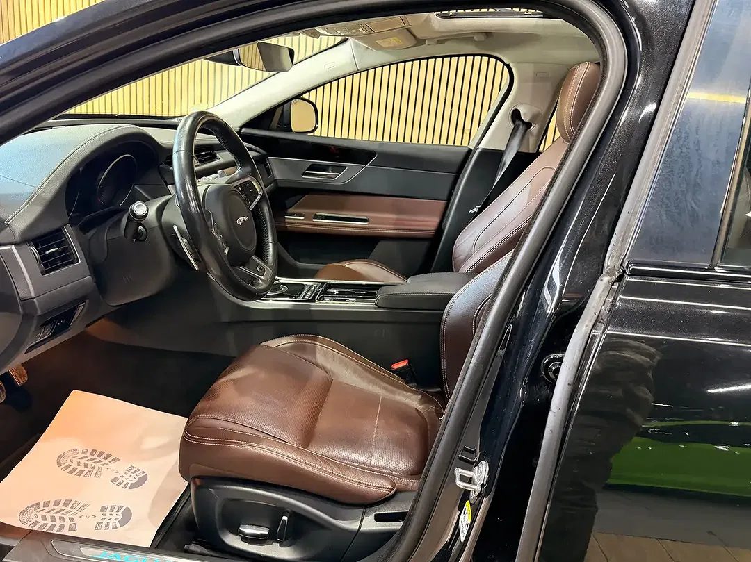Jaguar XF 2.0 R-Sport - Thumbnail 9