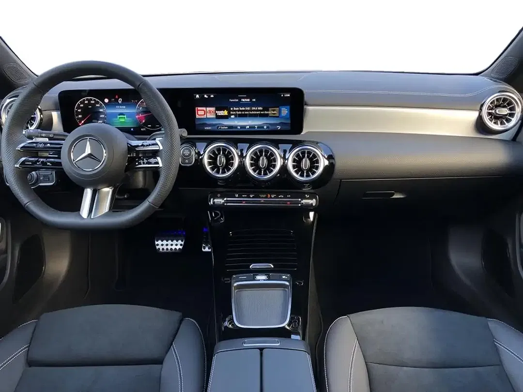 Mercedes-Benz CLA 200 AMG MBUX Night - Thumbnail 4