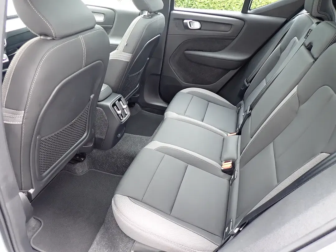 Volvo EX40 Extended Range Ultra Dark - Thumbnail 10