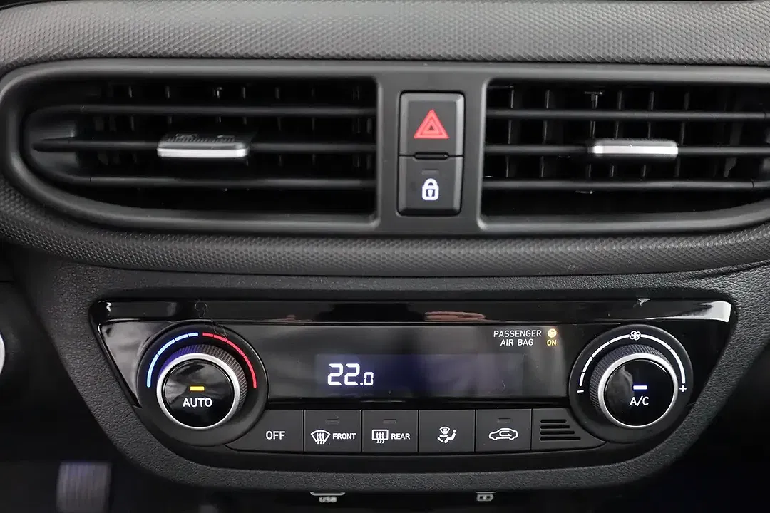 Hyundai i10 1.0 - Thumbnail 11