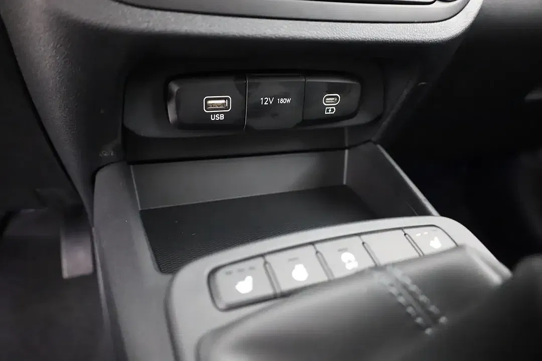 Hyundai i10 1.0 - Thumbnail 12