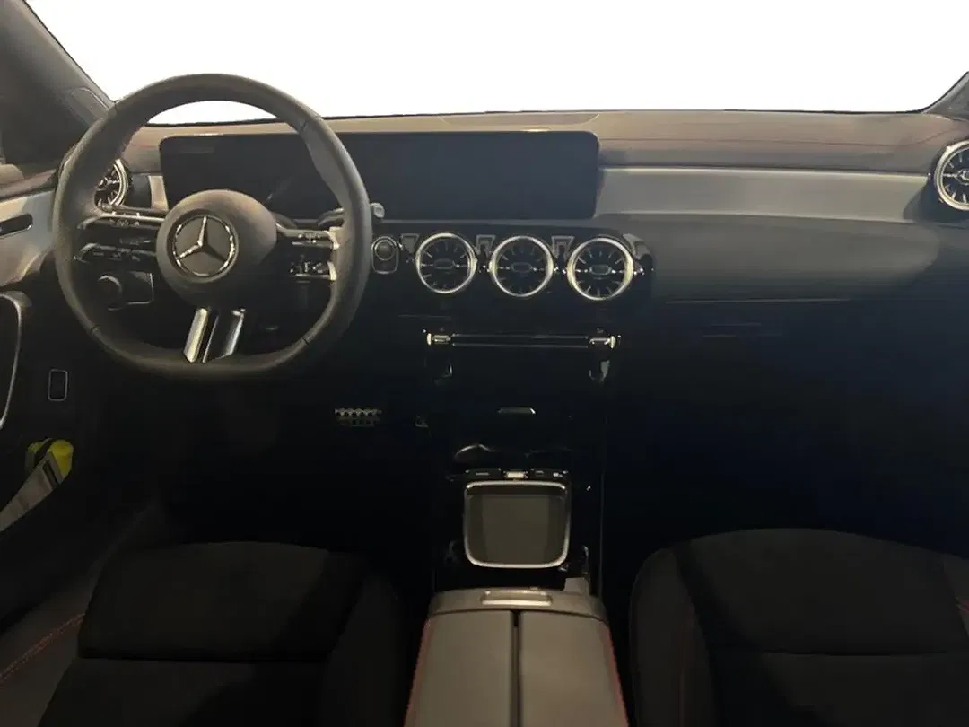Mercedes-Benz CLA 200 AMG MBUX Night - Thumbnail 4