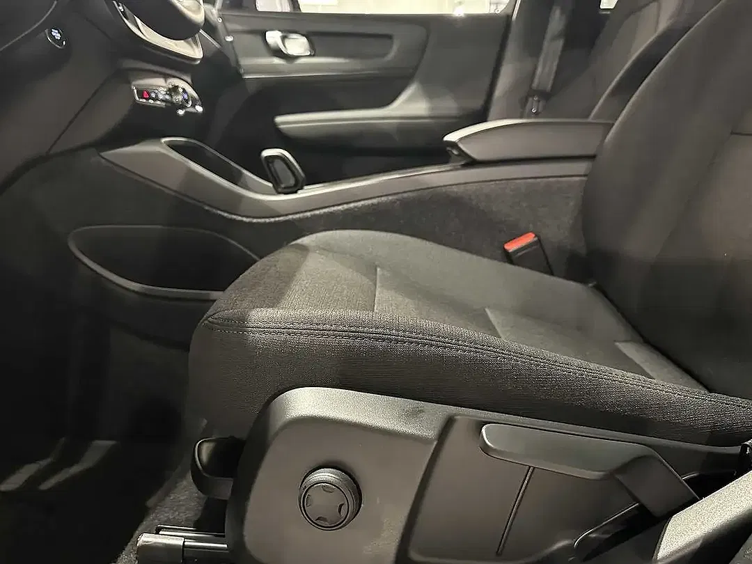 Volvo XC40 T2 - Thumbnail 6