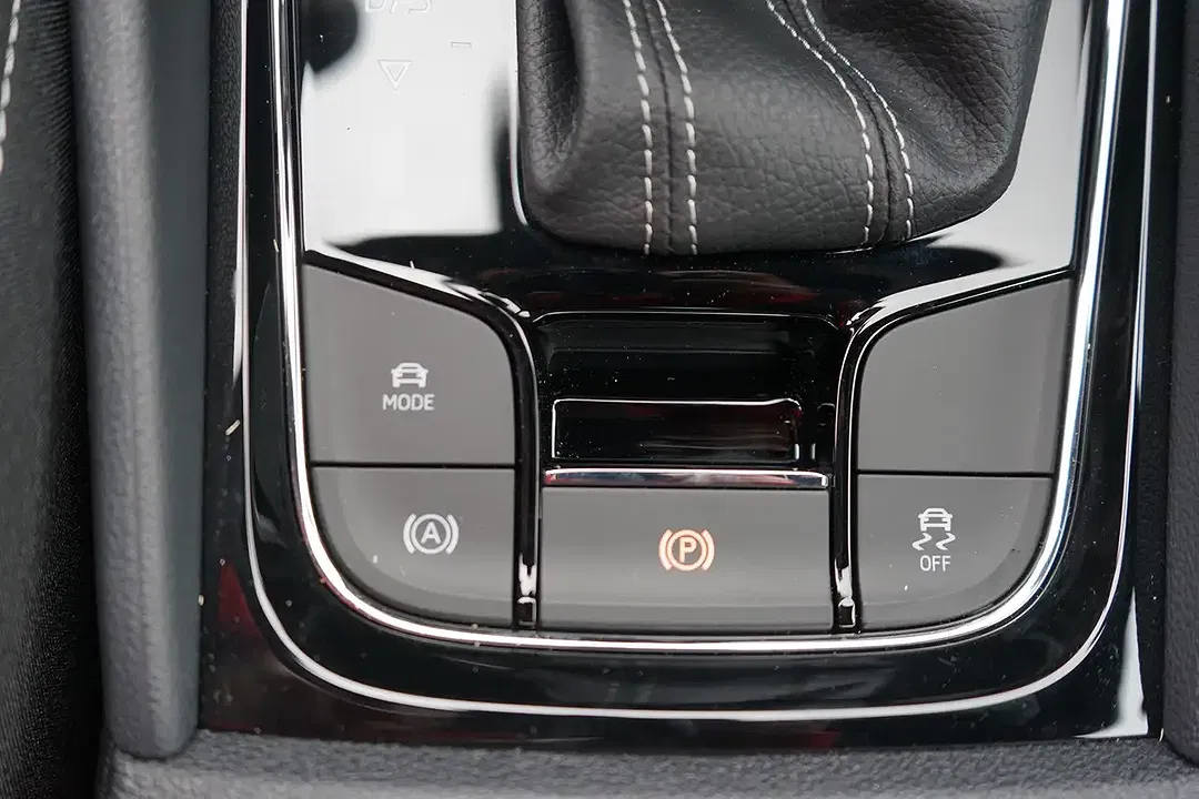 Skoda Karoq 1.5 TSI DSG Sportline - Thumbnail 13