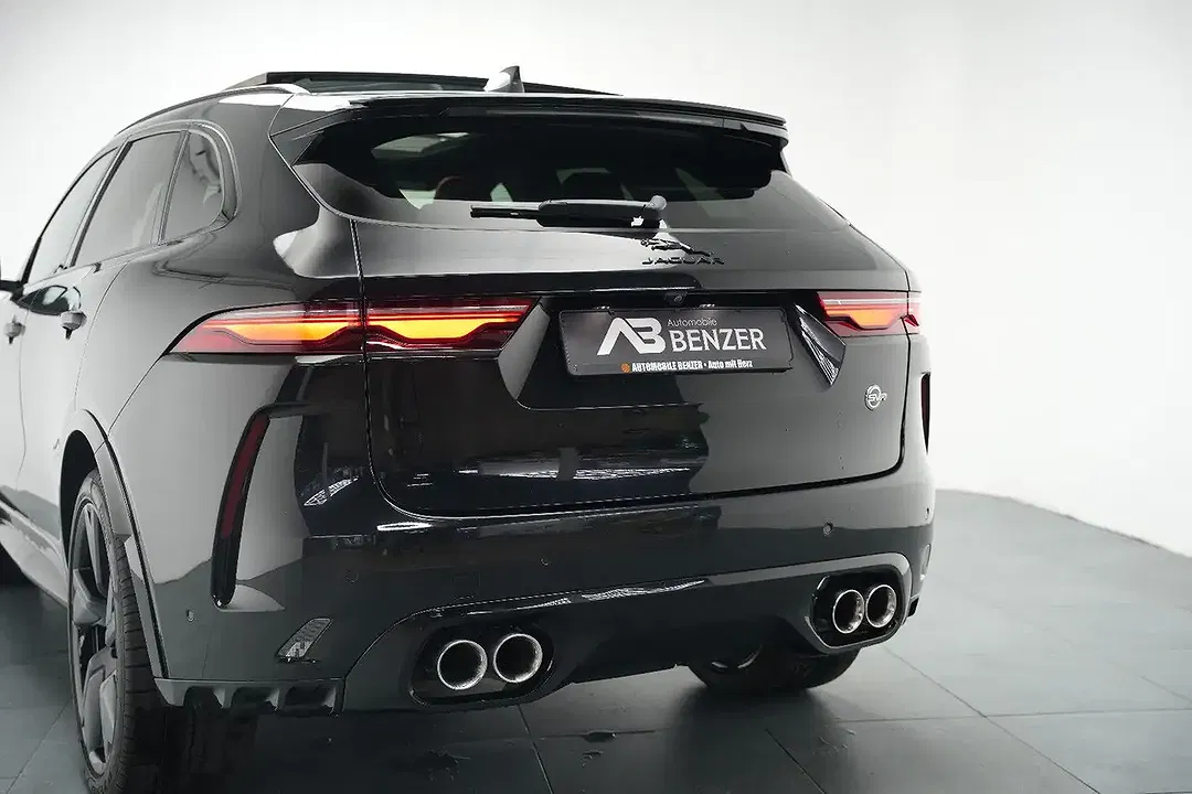 Jaguar F-Pace SVR - Thumbnail 12