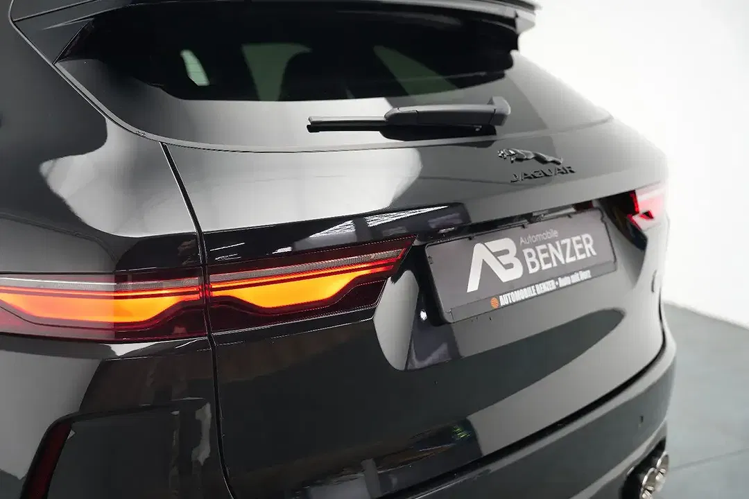 Jaguar F-Pace SVR - Thumbnail 14