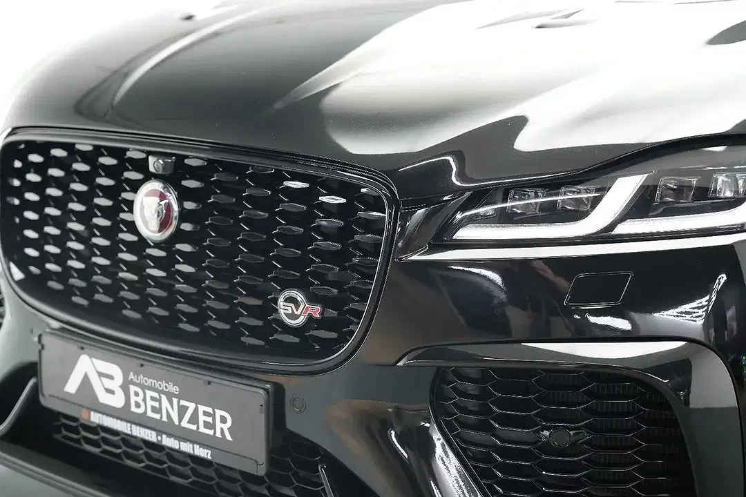 Jaguar F-Pace SVR - Thumbnail 6