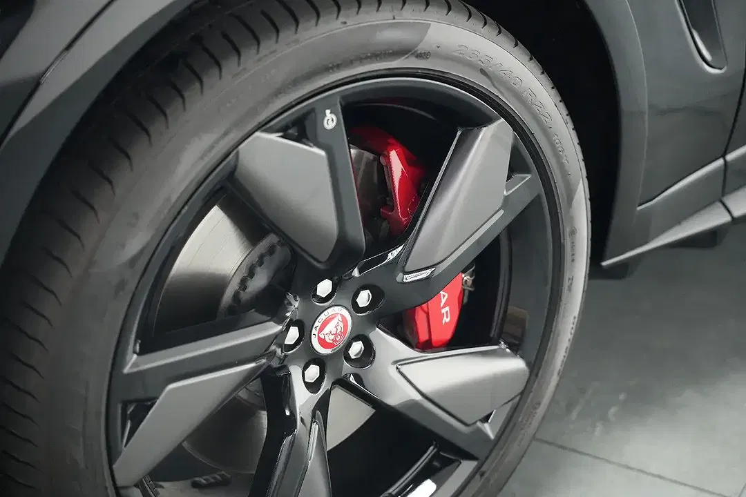 Jaguar F-Pace SVR - Thumbnail 8